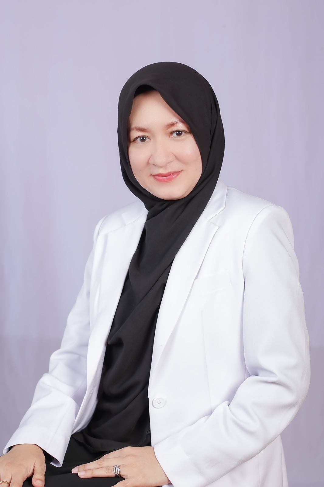 dr. Vivi Vinnilarika Amerani, Sp.M